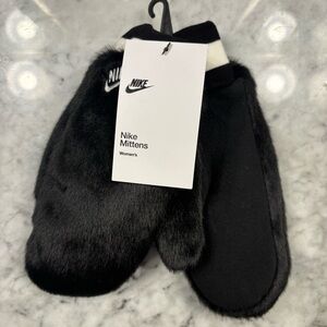 Nike Warm Faux Mittens White & Black Womens Size XS/S Small Cold Weather Winter